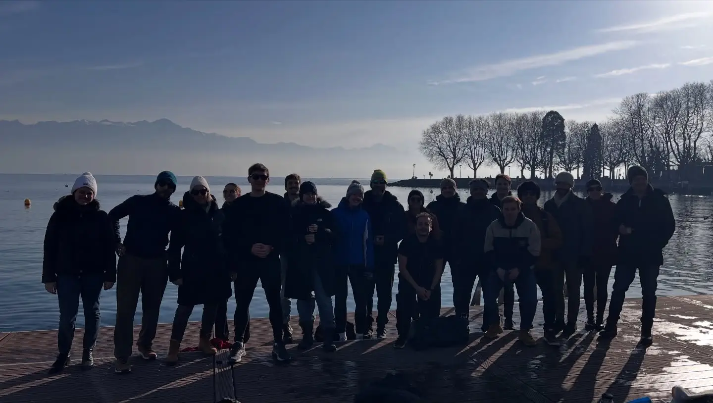 La communauté du Cold Club sur la plateforme de baignade d’Ouchy à Lausanne