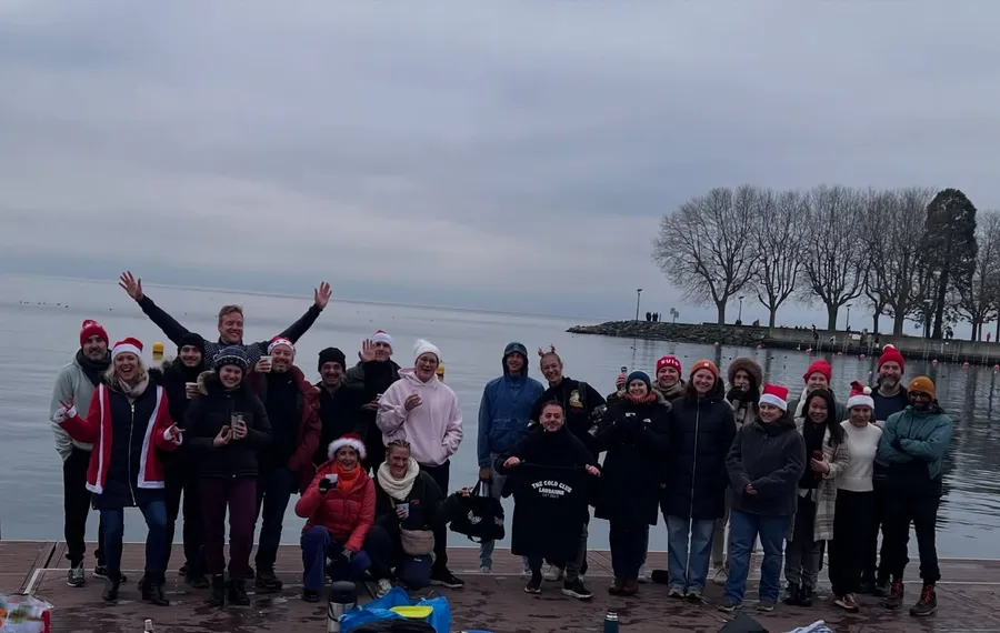 Baignade de Noël du Cold Club Lausanne au bord du Lac Léman
